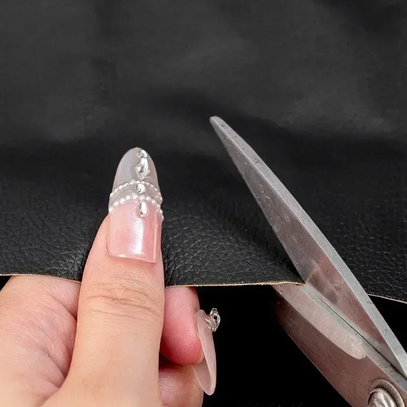 Leder Reparaturflicken selbstklebend zuschneidbar für Möbel und Sitze