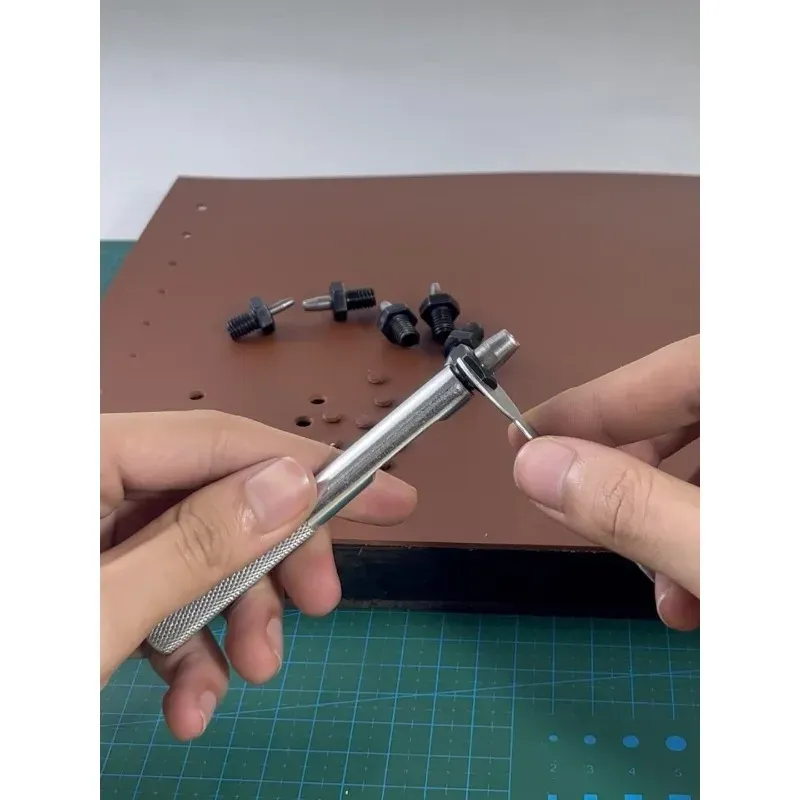 Locher Set rund 8 Teile für dicke Ledergürtel